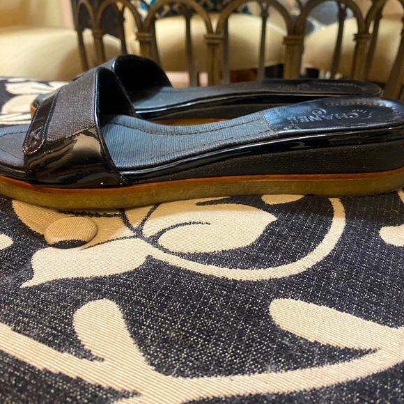 CHANEL - Picture 4 of 6